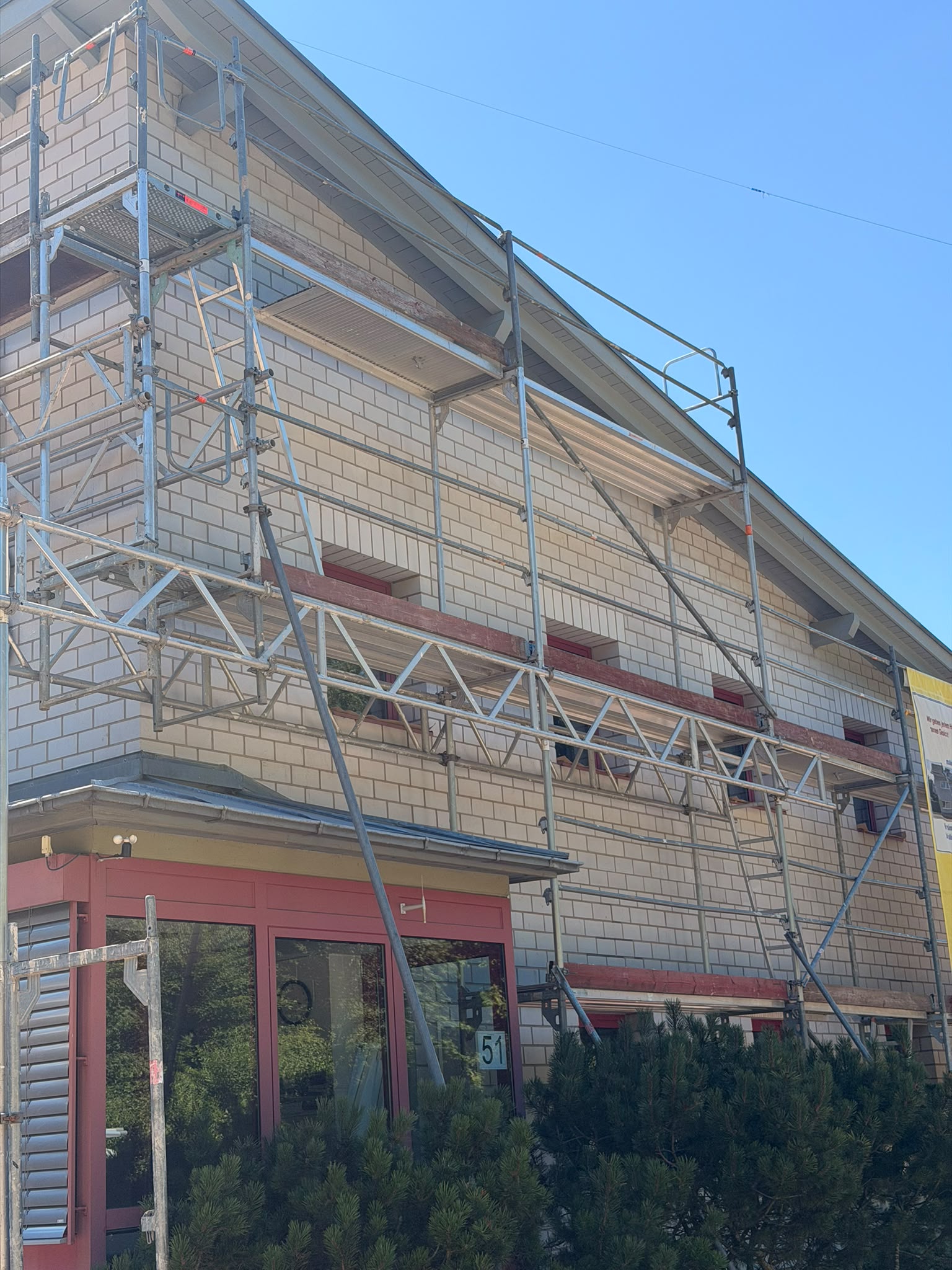 Feuerwehrgerätehaus Bad Herrenalb, Holzbauteile und Betonstützen saniert
