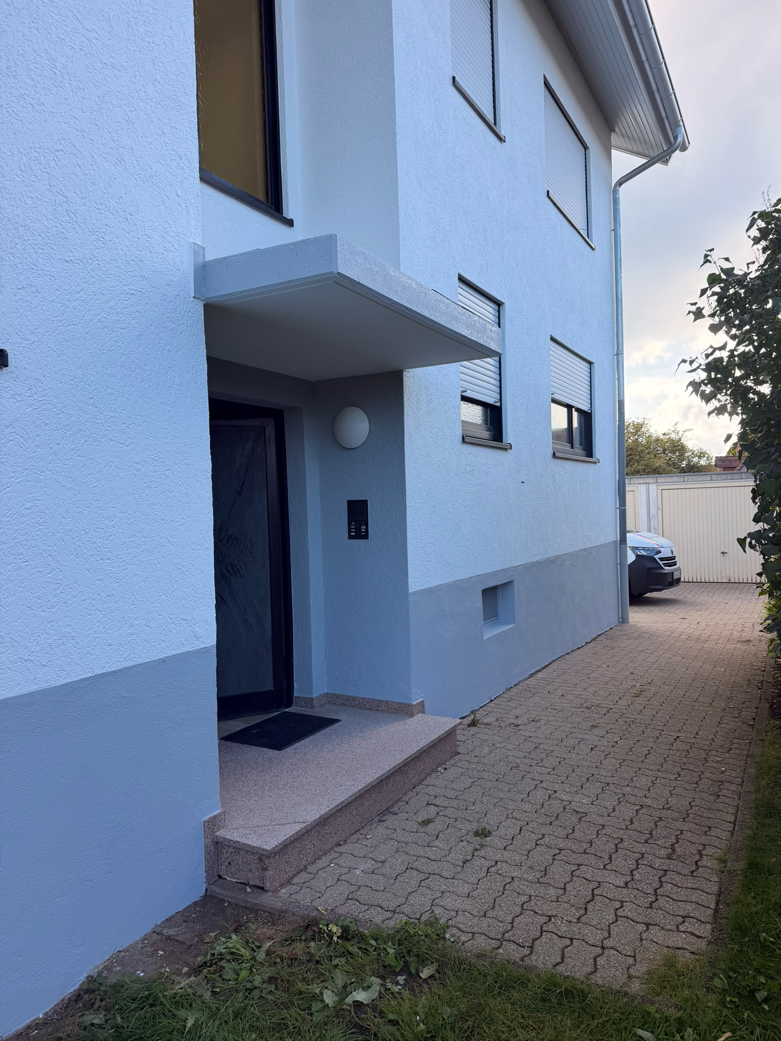 MFH Dobel, Sanierung gesamte Fassade, Dachuntersichten und Balkone (im Word als 15.41.11)