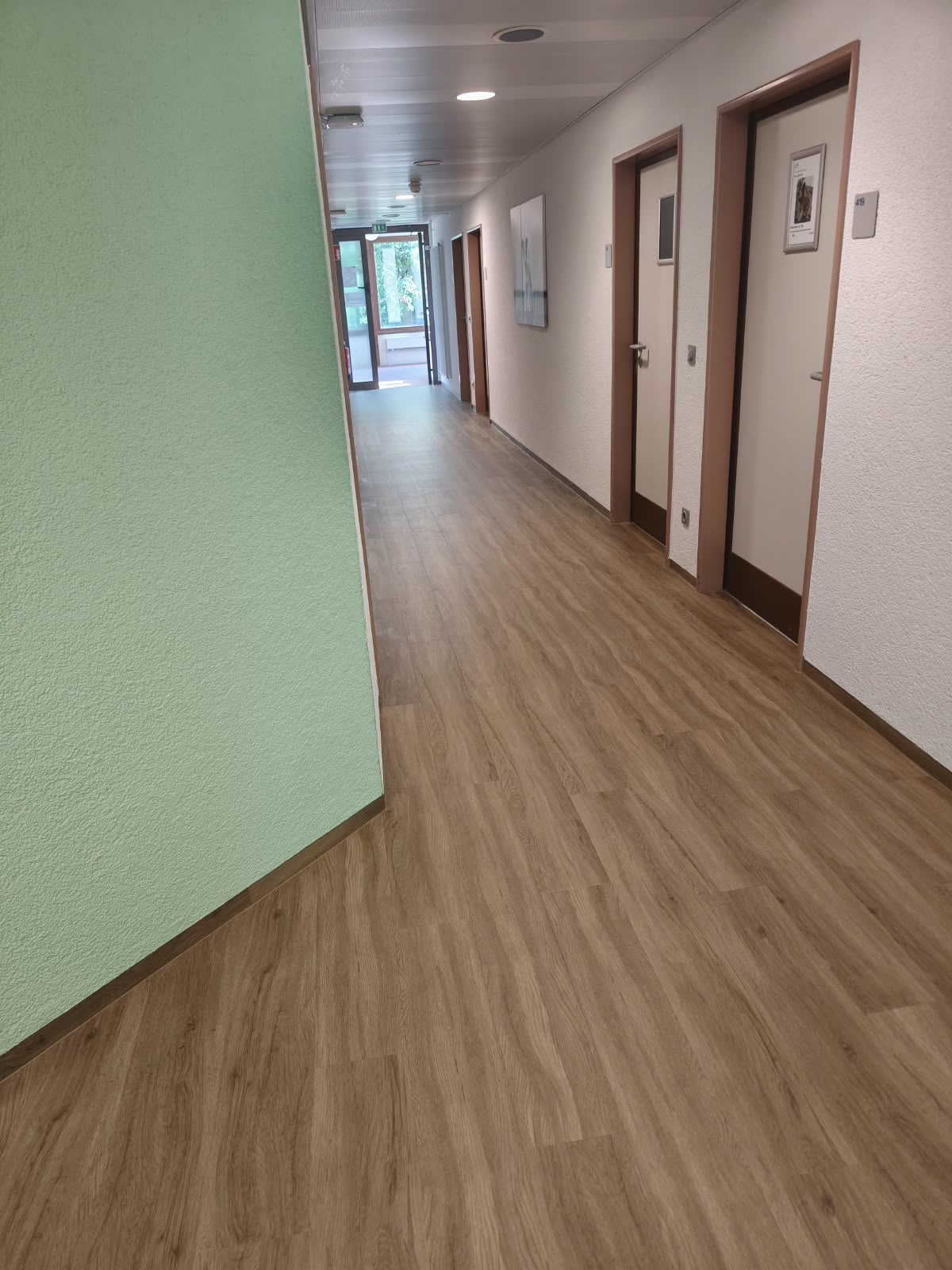 Neuer Bodenbelag und Malerarbeiten, SRH Gesundheitszentrum Waldbronn